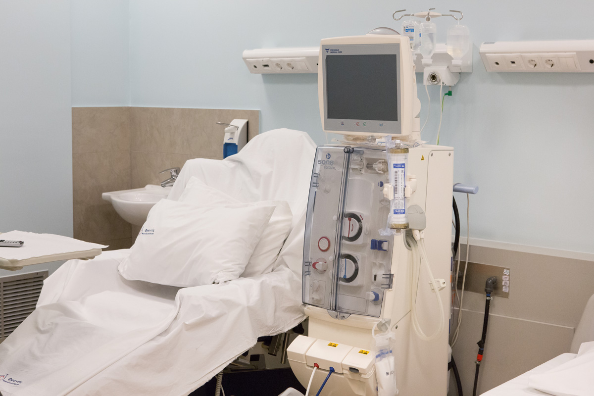 Positive dialysis room